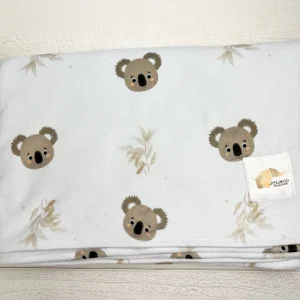3C82CA04-2A33-4EC6-AA17-CD0457AA3940.jpgv1743004558 Couverture magiks - Koalas & feuillus pour toddler (Erreur d'impression)