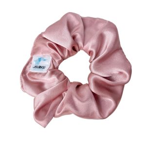 5FE12070-E271-4275-8FE7-5900C3F7AE40.jpgv1701303628 Chouchou élastique pour cheveux - Satin rose ballet