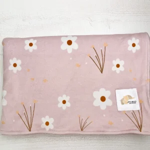 E197729E-5279-4C3B-BFD8-E691E889DD8F_9a34b696-8444-4246-9dae-38f3d82a7598.jpgv1743004911 Couverture magiks - Floral rose pour toddler (Erreur d'impression)